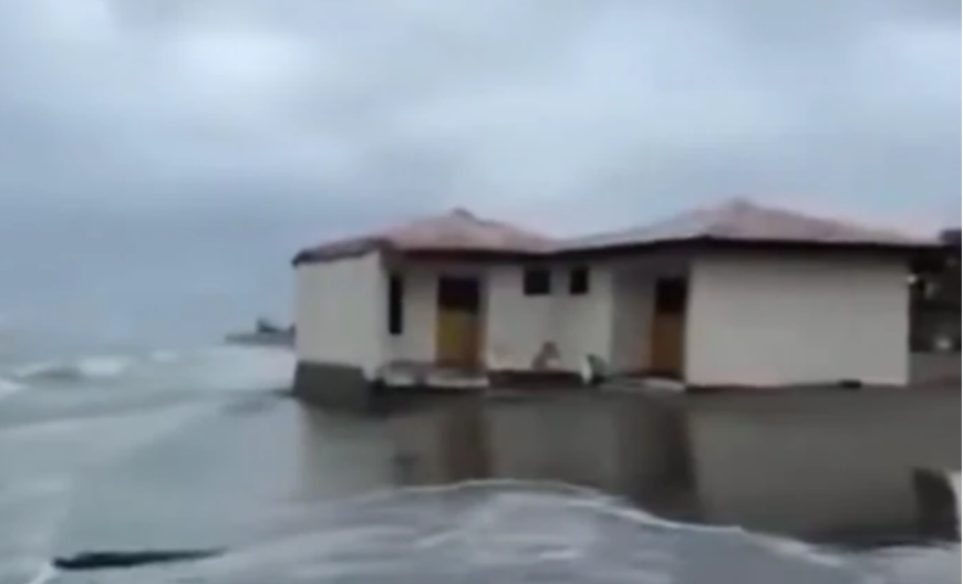 MORE GUTA ADU BOJANU, SNIMCI KATASTROFE OBIŠLI REGION! Kućice nestaju naočigled ljudi (VIDEO) 